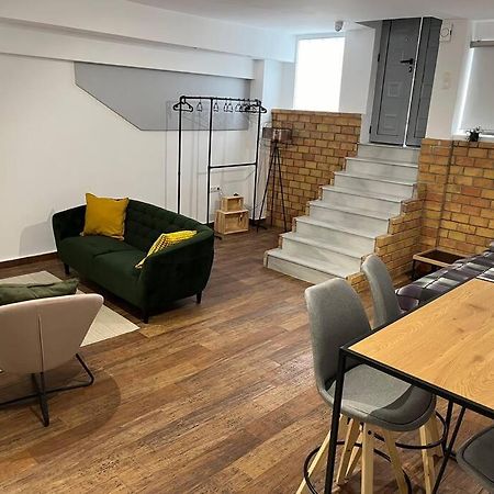 Industrial Studio / Alios 4 / Hilton Area Athena Bagian luar foto