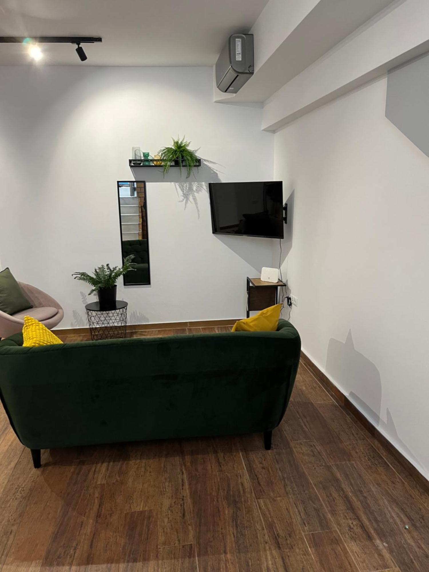 Industrial Studio / Alios 4 / Hilton Area Athena Bagian luar foto