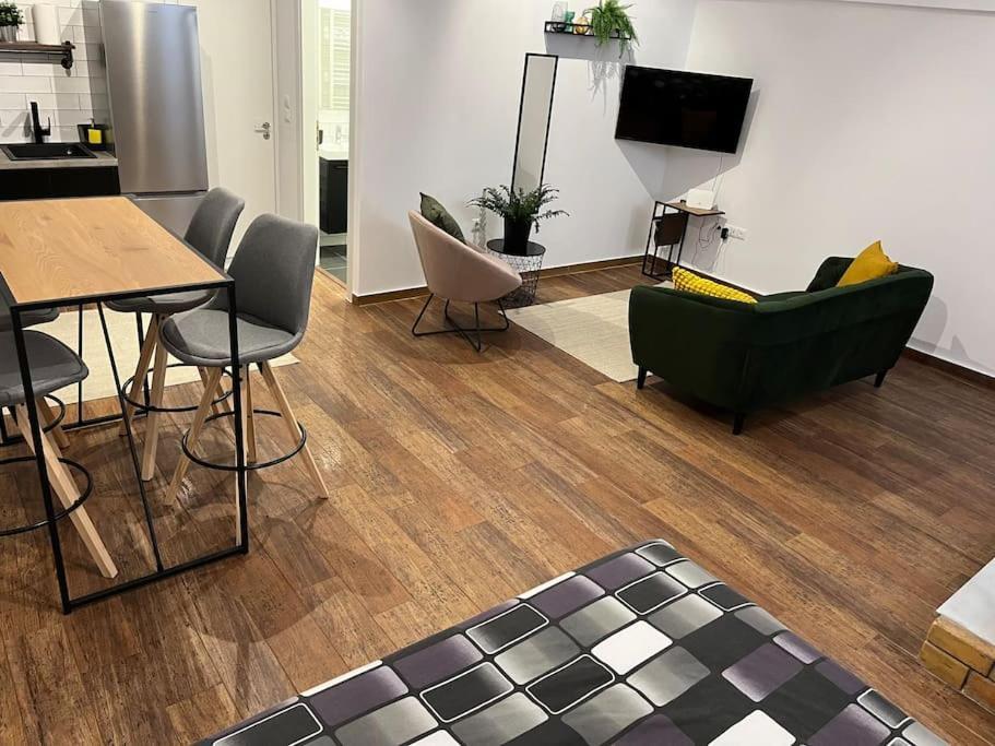 Industrial Studio / Alios 4 / Hilton Area Athena Bagian luar foto
